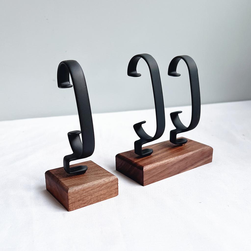 C Shaped Watch Display Stand D - Jewelry And Watches Inc 评论和价格